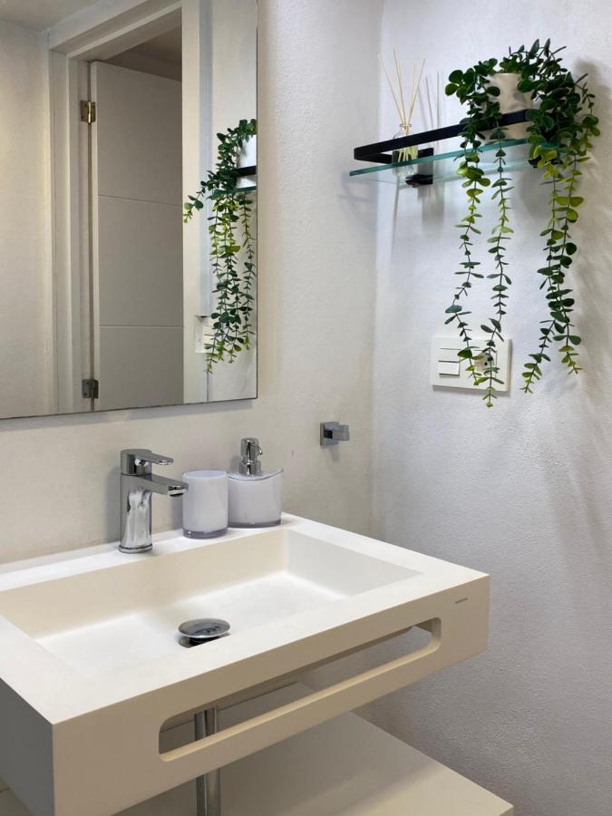 Private Pool & Garden - Walk To & Ferienhaus *